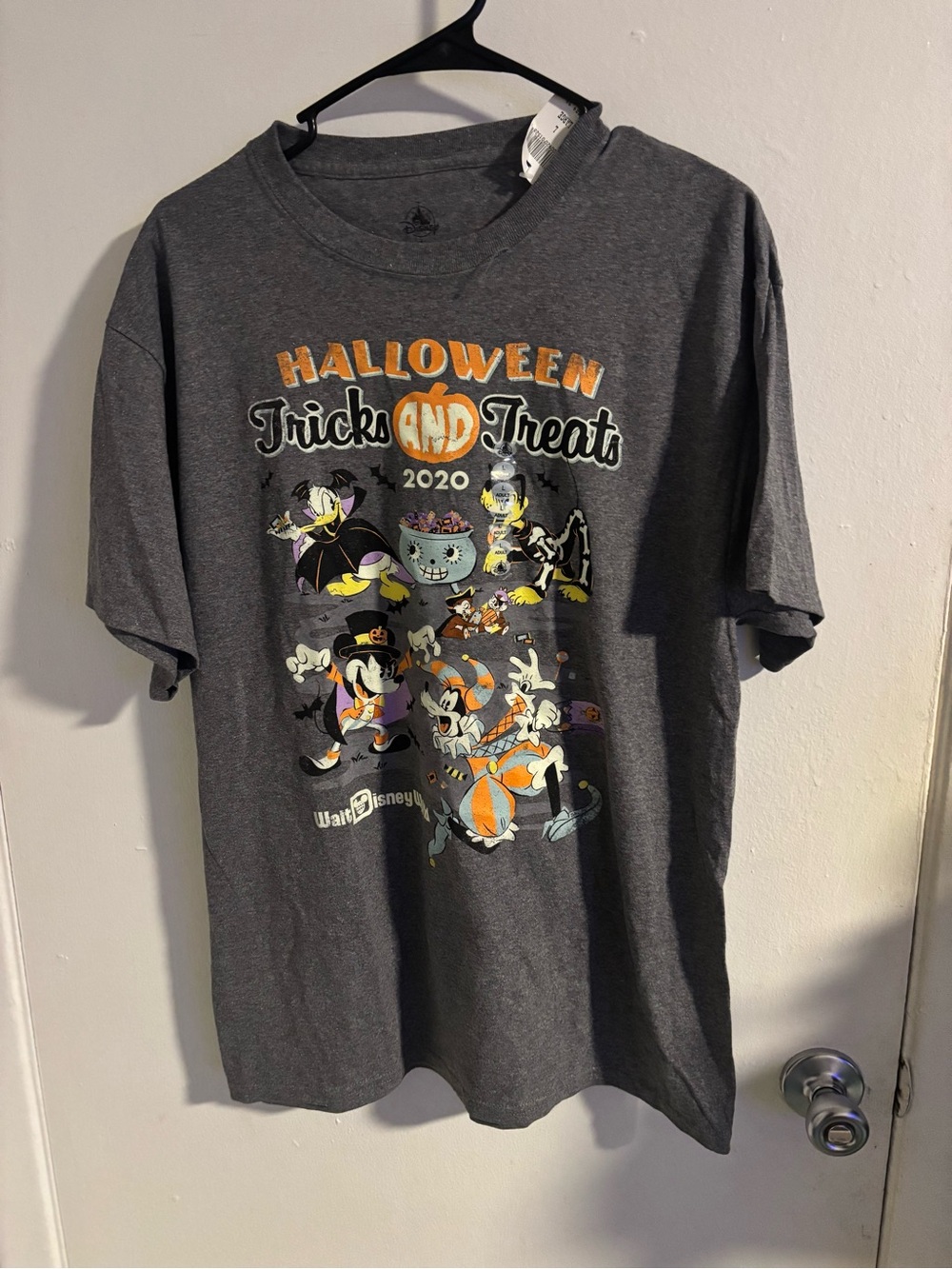 Disney Parks Halloween Tricks & Treats 2020 Graphic T-Shirt Adult Large NWT
